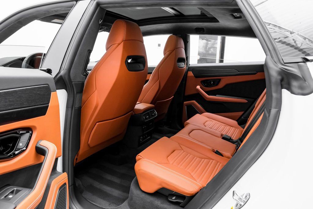 Used 2025 Lamborghini Urus SE AWD/4WD image 45