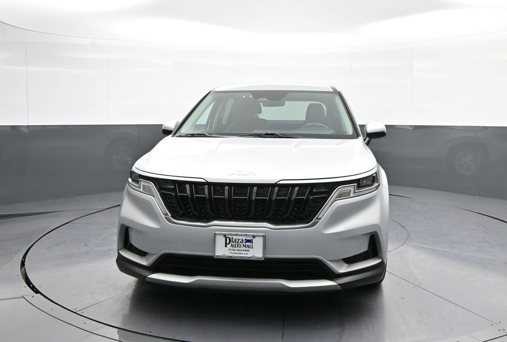 Certified 2023 Kia Carnival LX image 2