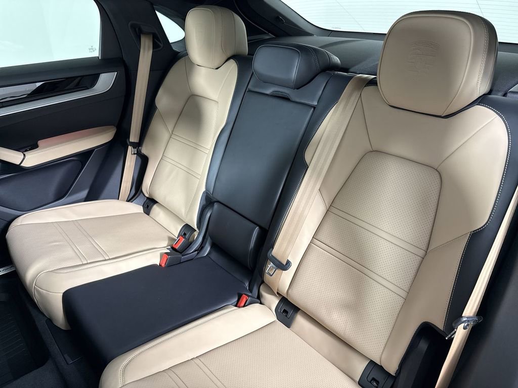 New 2026 Porsche Cayenne image 22