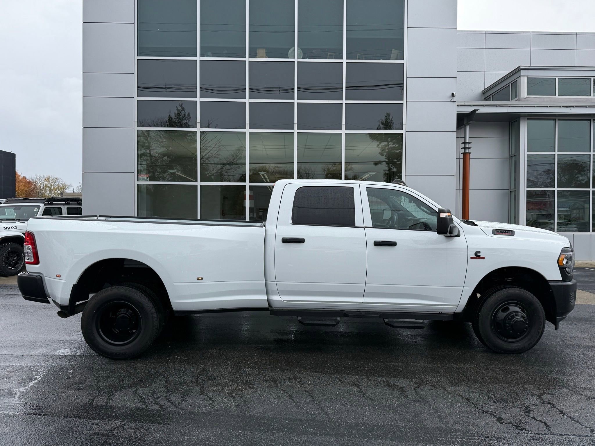 Used 2024 RAM 3500 Tradesman w/ Convenience Group image 5