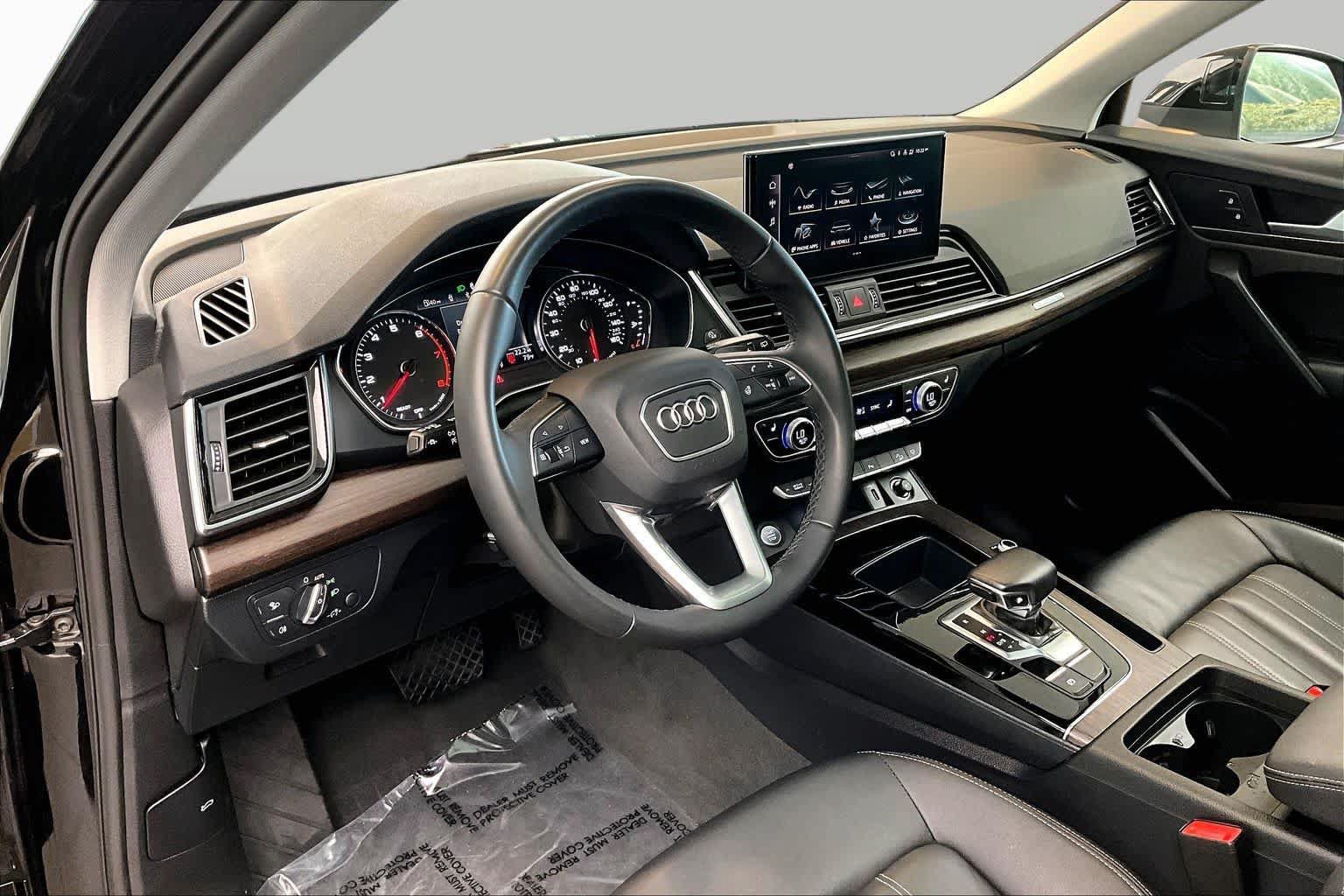 Used 2023 Audi Q5 2.0T Premium w/ Convenience Package AWD/4WD image 18