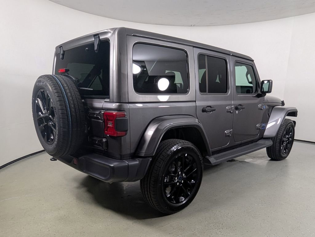 Used 2025 Jeep Wrangler Unlimited Sahara AWD/4WD image 8