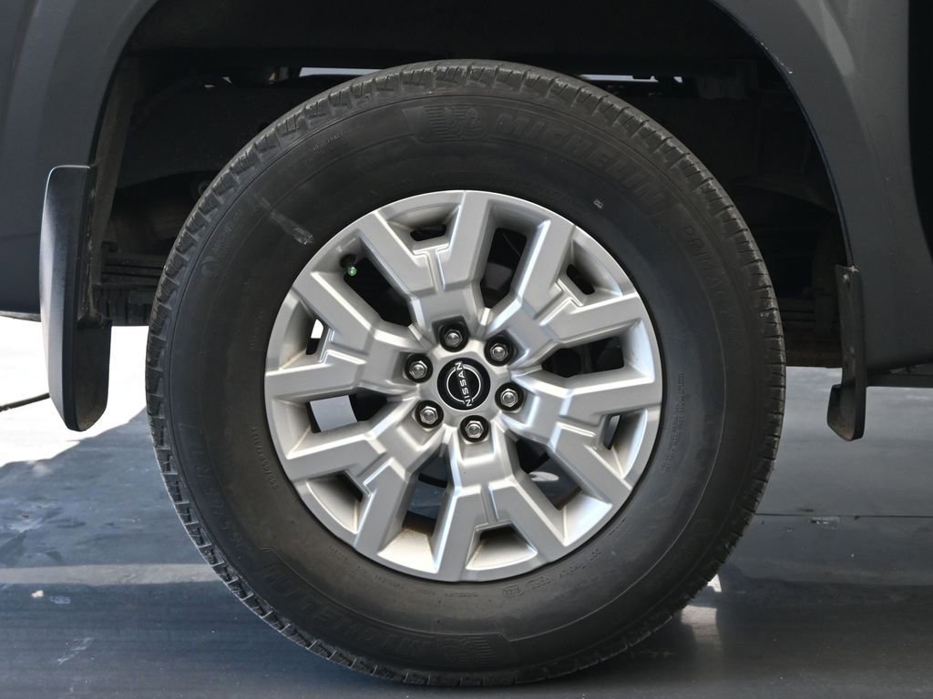 Used 2022 Nissan Frontier SV image 9