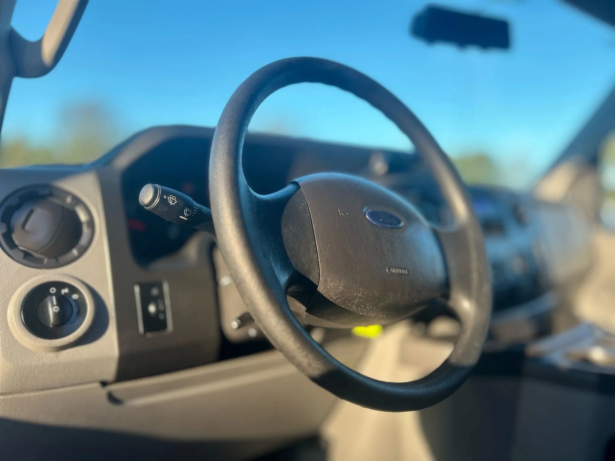 Used 2013 Ford E-350 and Econoline 350 Extended Super Duty image 12