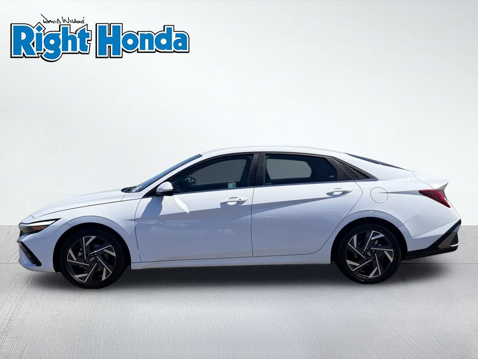 Used 2025 Hyundai Elantra SEL FWD image 3