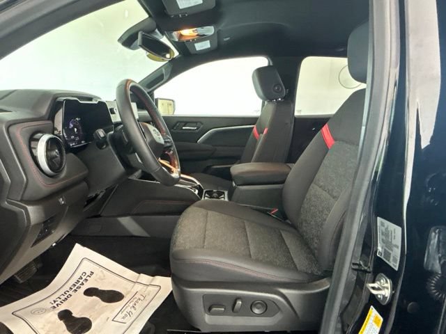 Used 2024 Chevrolet Colorado Z71 w/ LPO, Dark Essentials Package AWD/4WD image 2