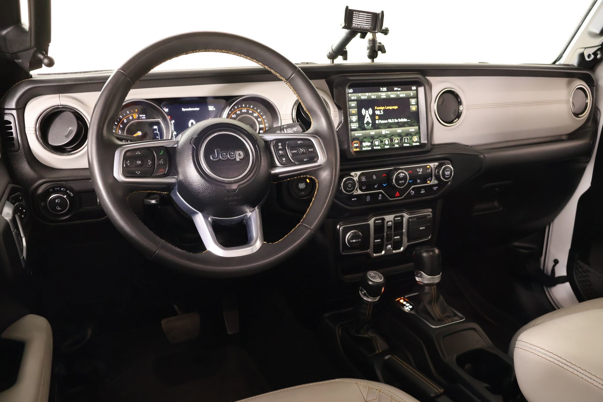 Used 2023 Jeep Gladiator Overland image 2