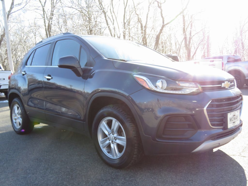 Used 2018 Chevrolet Trax LT w/ Sun & Sound Package image 3