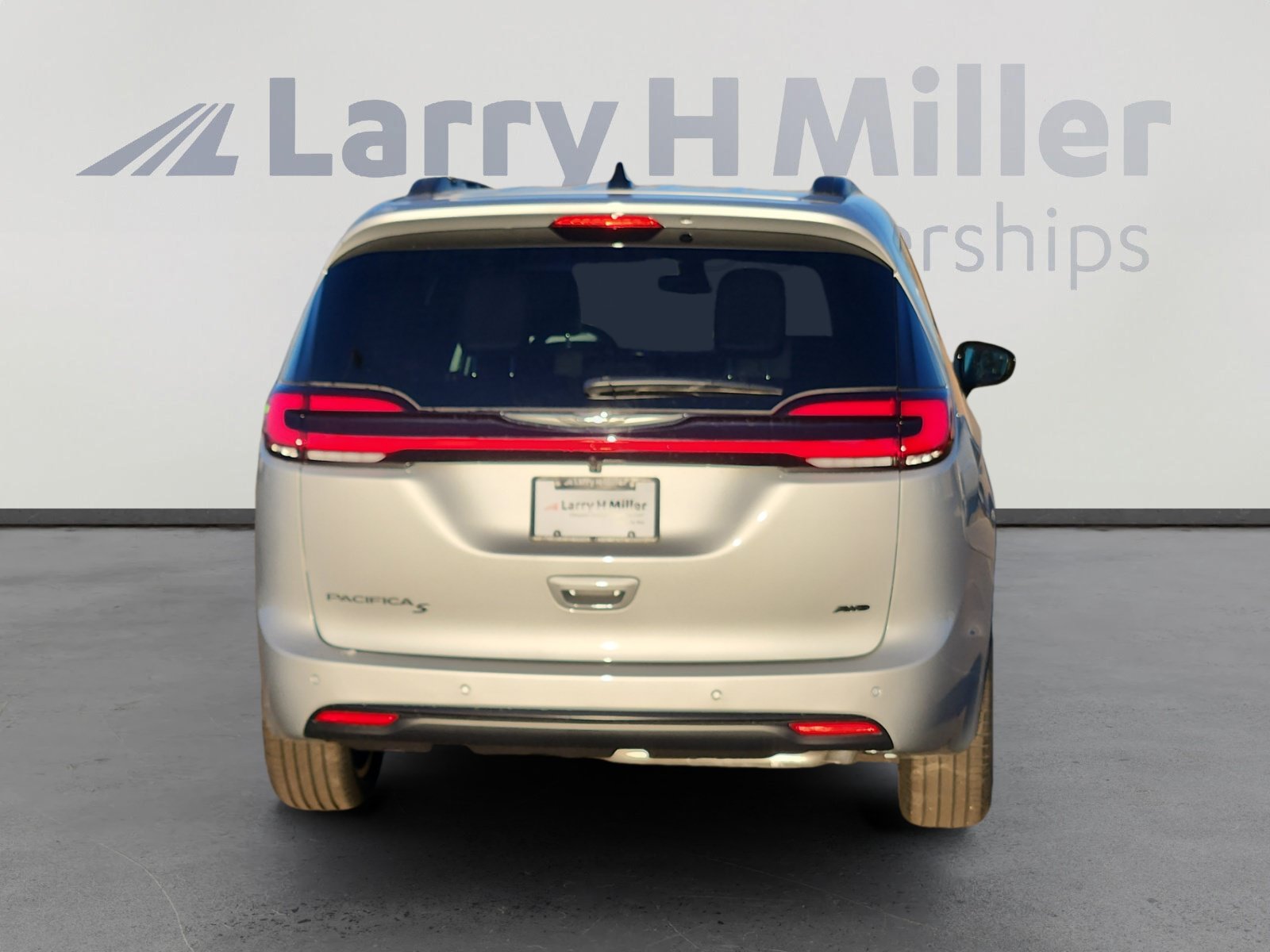 New 2026 Chrysler Pacifica Select w/ S Appearance Package AWD/4WD image 5
