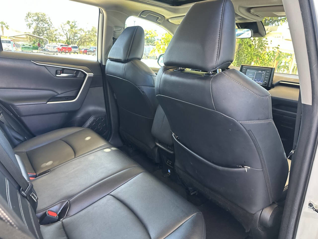 Used 2021 Toyota RAV4 XLE Premium image 15