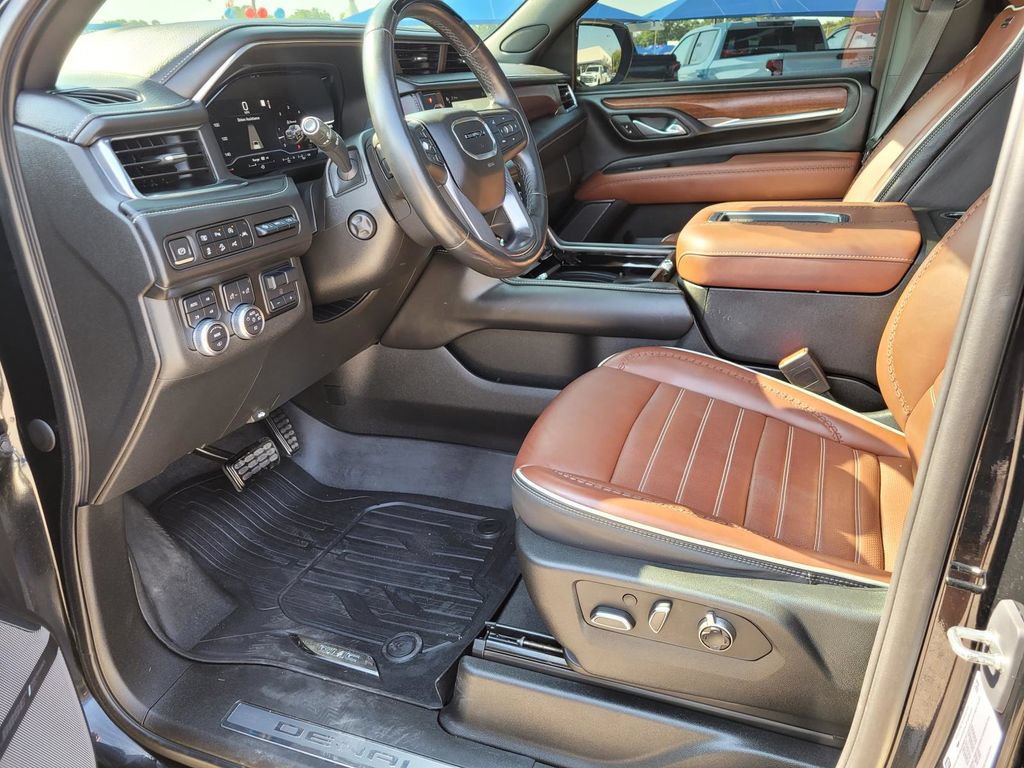Used 2023 GMC Yukon Denali Ultimate w/ LPO, Floor Liner Package AWD/4WD image 2