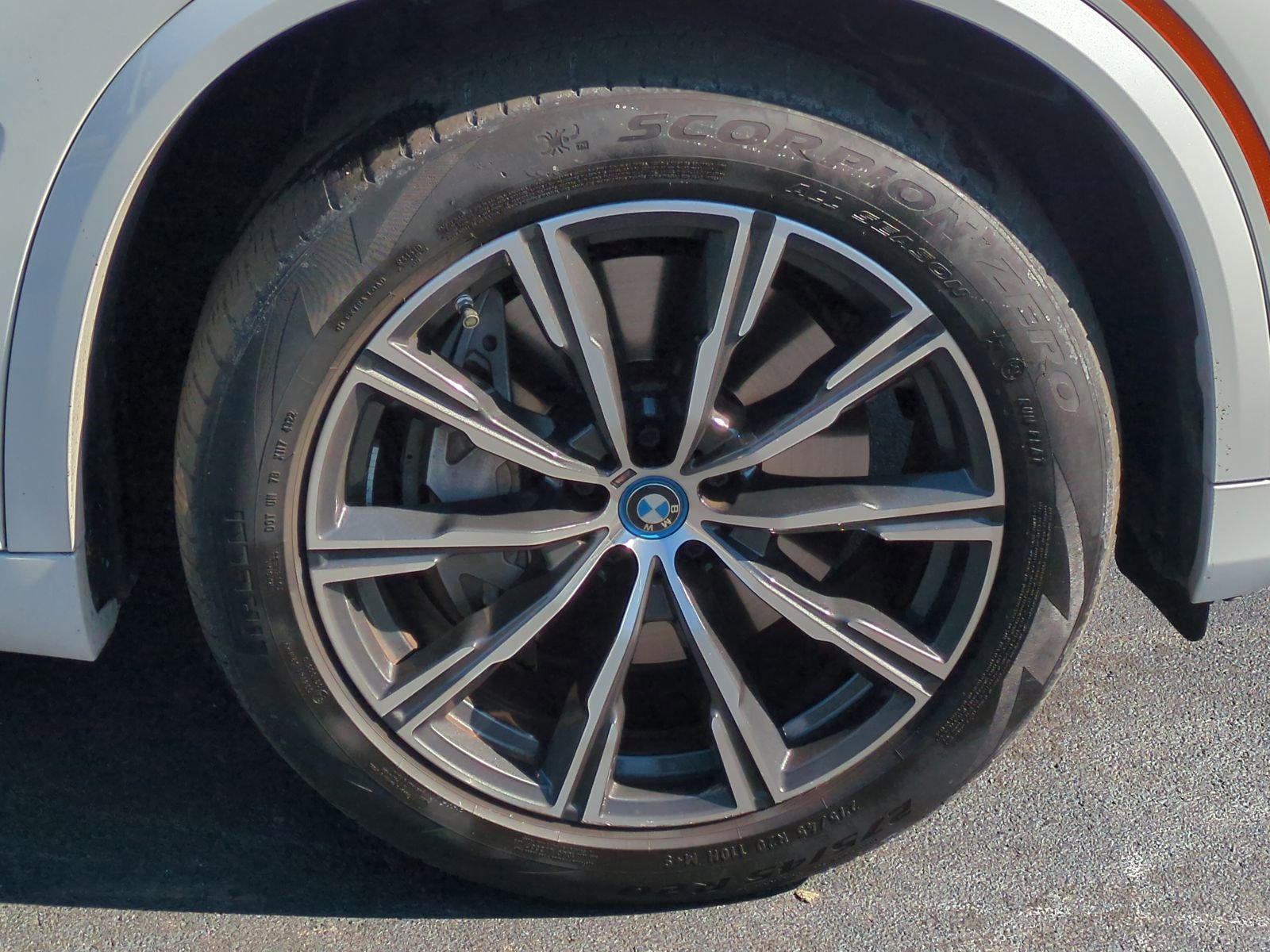 Used 2023 BMW X5 xDrive45e w/ M Sport Package image 13