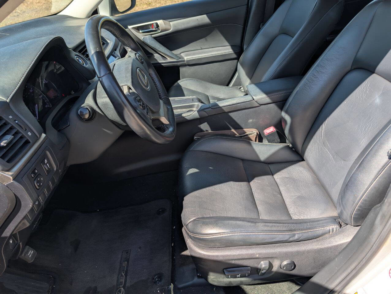 Used 2015 Lexus CT 200h image 15