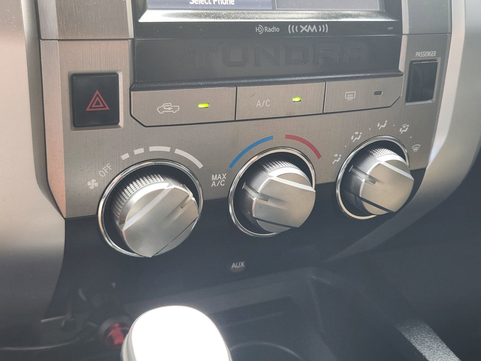 Used 2015 Toyota Tundra SR5 w/ SR5 Upgrade Package image 20