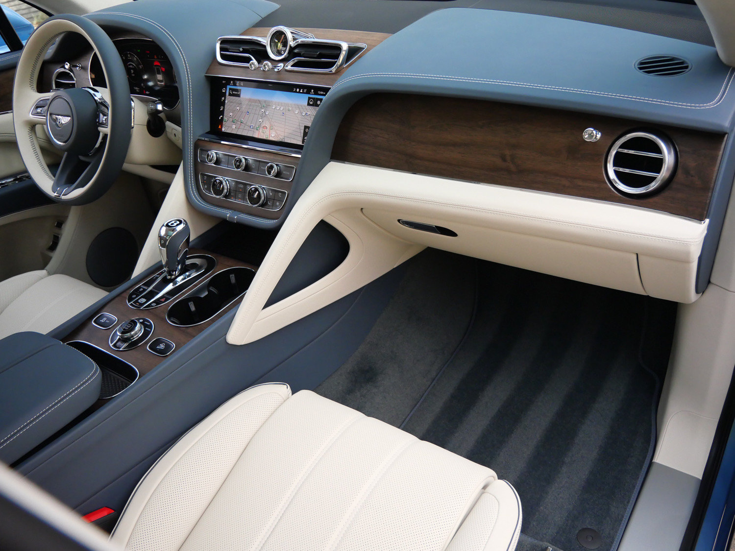 New 2026 Bentley Bentayga AWD/4WD image 2