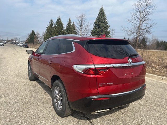 Used 2023 Buick Enclave Essence image 4