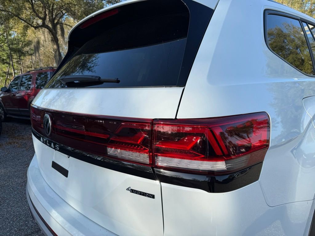 Used 2025 Volkswagen Atlas Peak Edition SE image 11