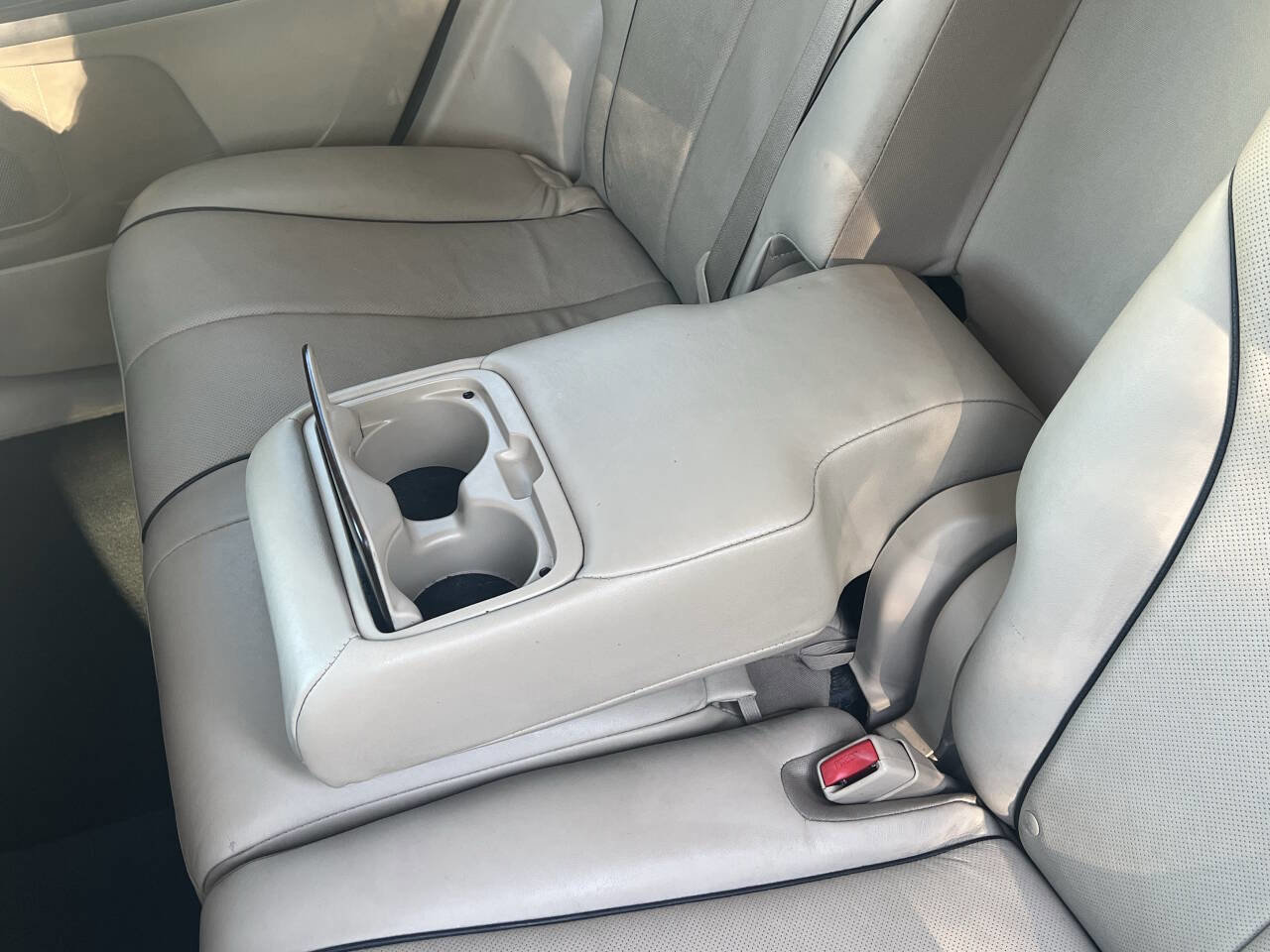 Used 2015 Toyota Venza XLE image 24