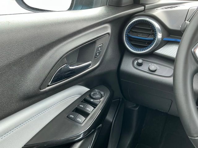 Used 2025 Chevrolet Trax LT w/ Driver Confidence Package image 24