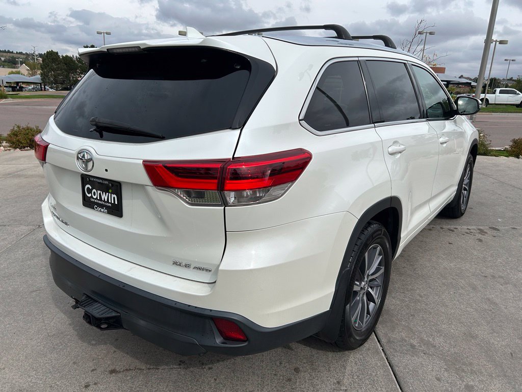 Used 2017 Toyota Highlander XLE AWD/4WD image 7