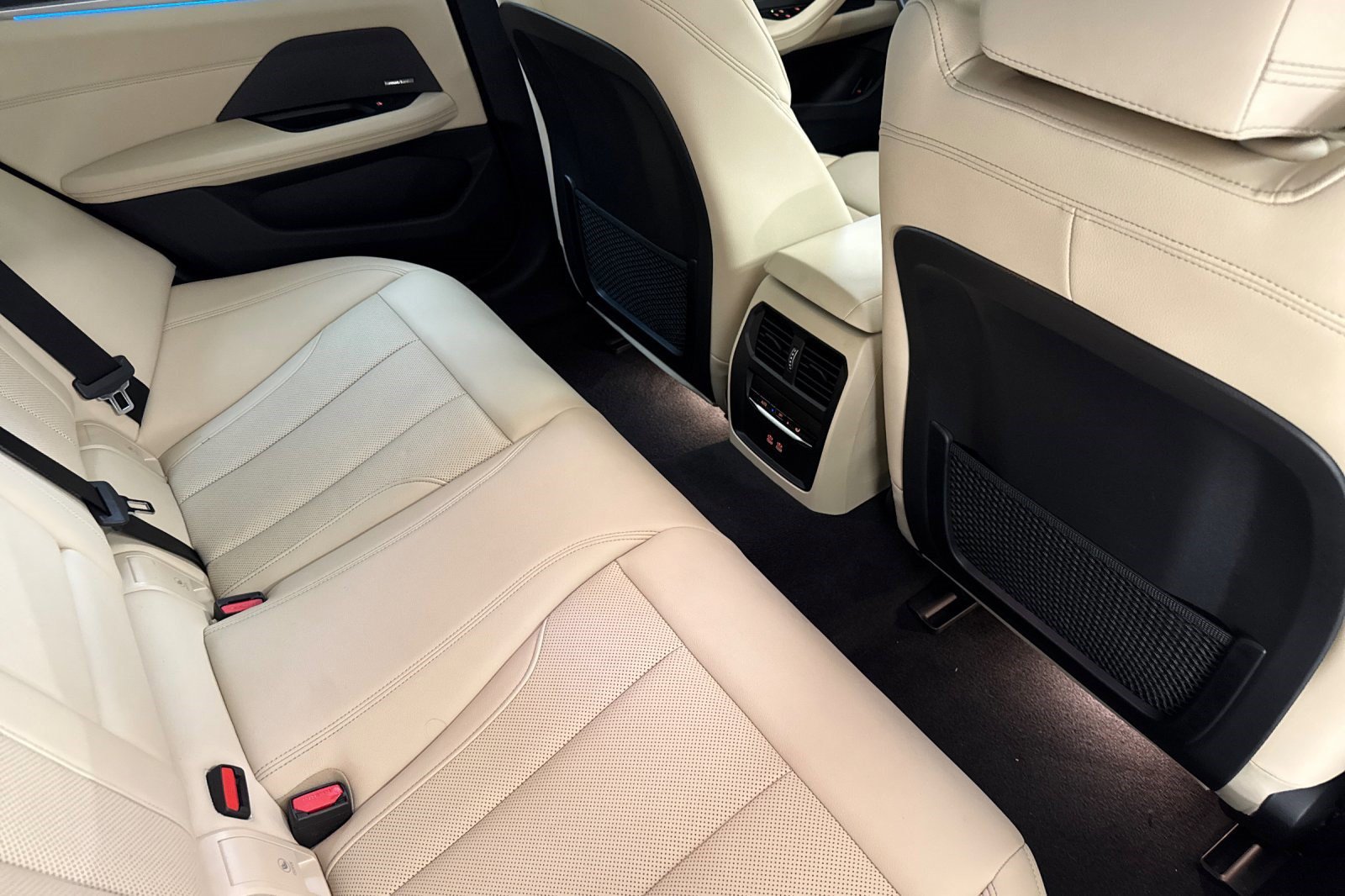 Used 2023 BMW i4 eDrive35 RWD image 32
