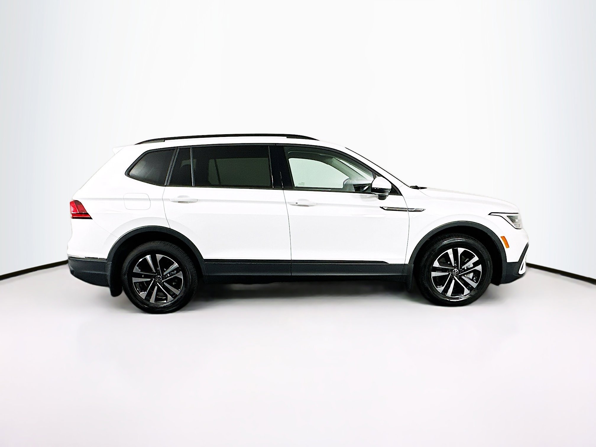 Used 2024 Volkswagen Tiguan S image 10