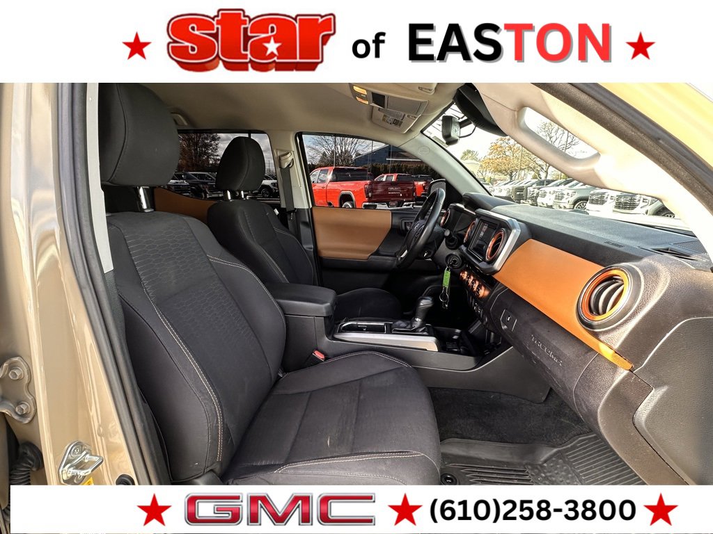 Used 2018 Toyota Tacoma SR5 w/ Exterior Package image 9