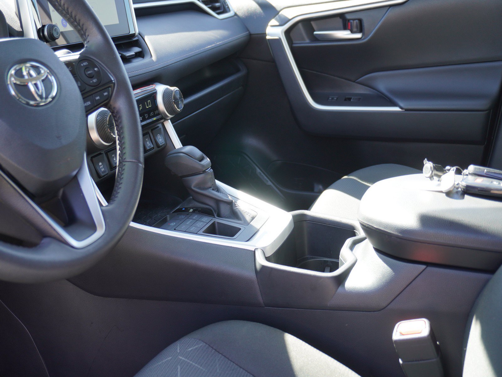 Used 2025 Toyota RAV4 XLE w/ Weather Package AWD/4WD image 21