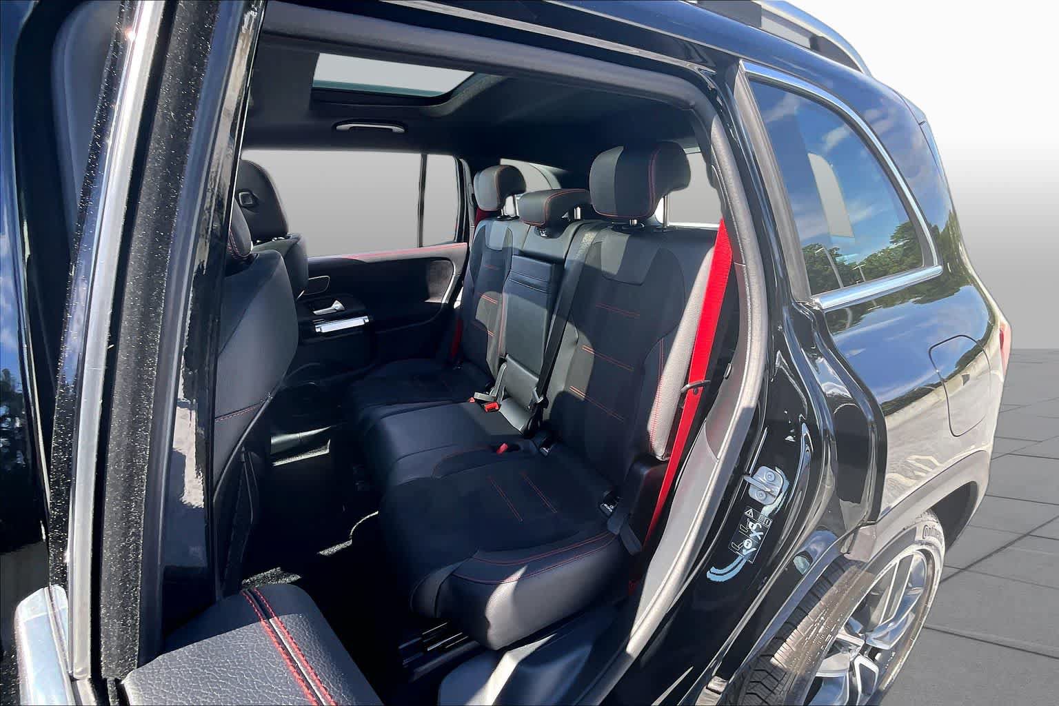 Used 2025 Mercedes-Benz GLB 35 AMG 4MATIC image 21