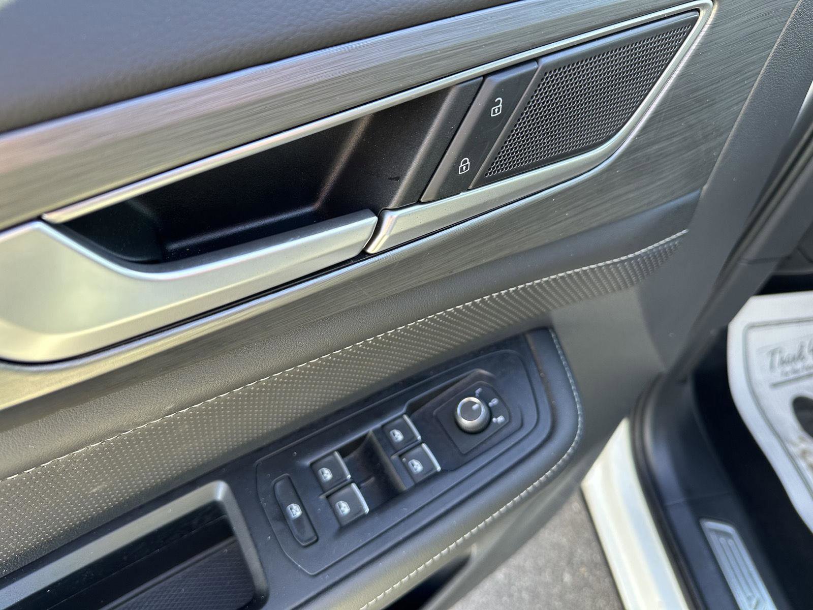 Used 2025 Volkswagen Atlas Cross Sport SE image 21