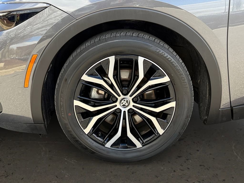 Used 2023 Toyota Crown XLE image 26