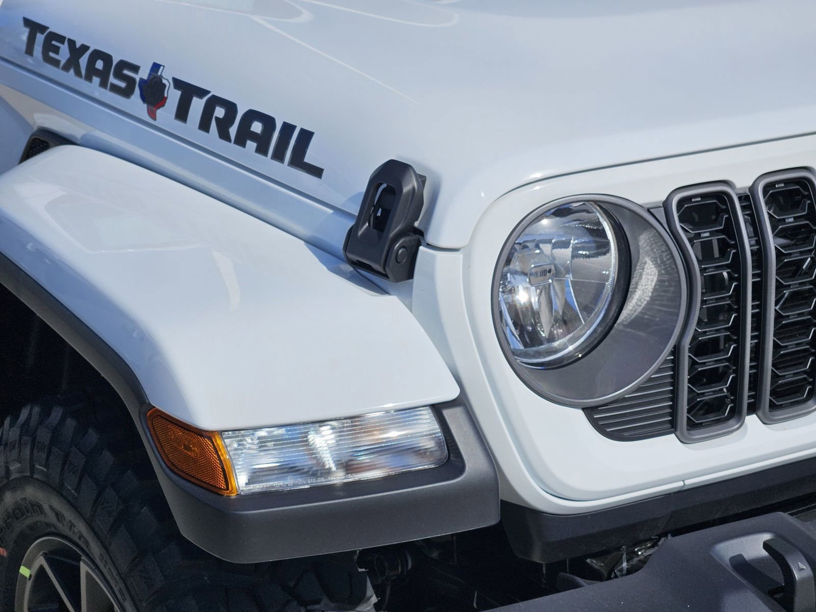 New 2026 Jeep Gladiator Mojave AWD/4WD image 9