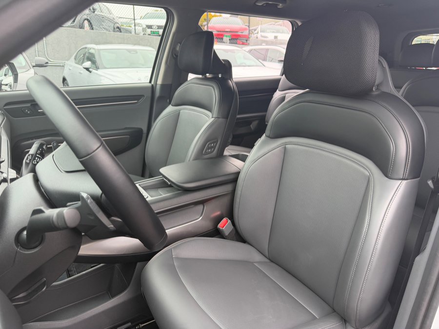 Used 2024 Kia EV9 Light Long Range RWD image 22