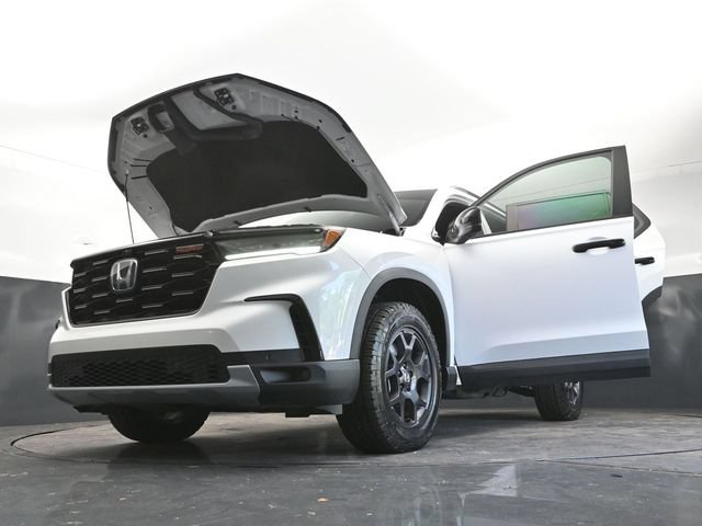 Used 2025 Honda Pilot TrailSport image 35