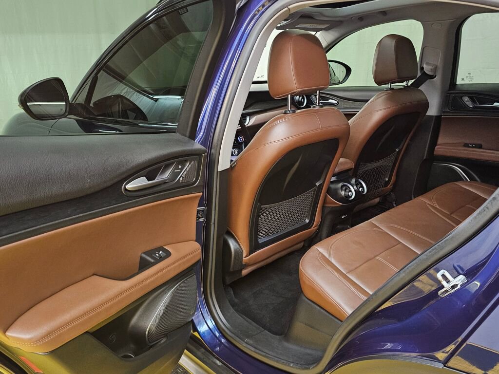 Used 2021 Alfa Romeo Stelvio Sprint w/ Nero Edizione image 15