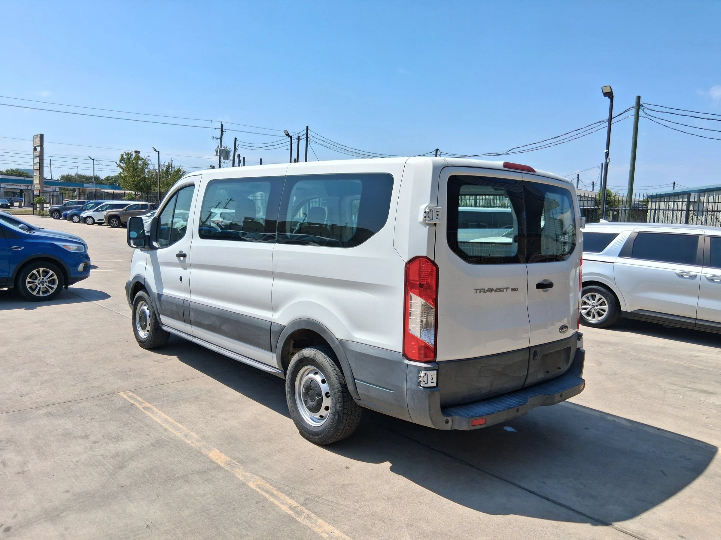 Used 2016 Ford Transit 150 130 Low Roof RWD image 4