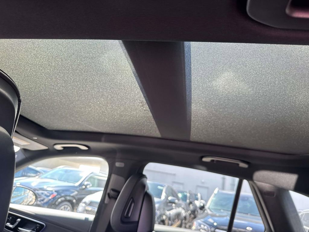 Used 2026 Mercedes-Benz GLC 300 image 9