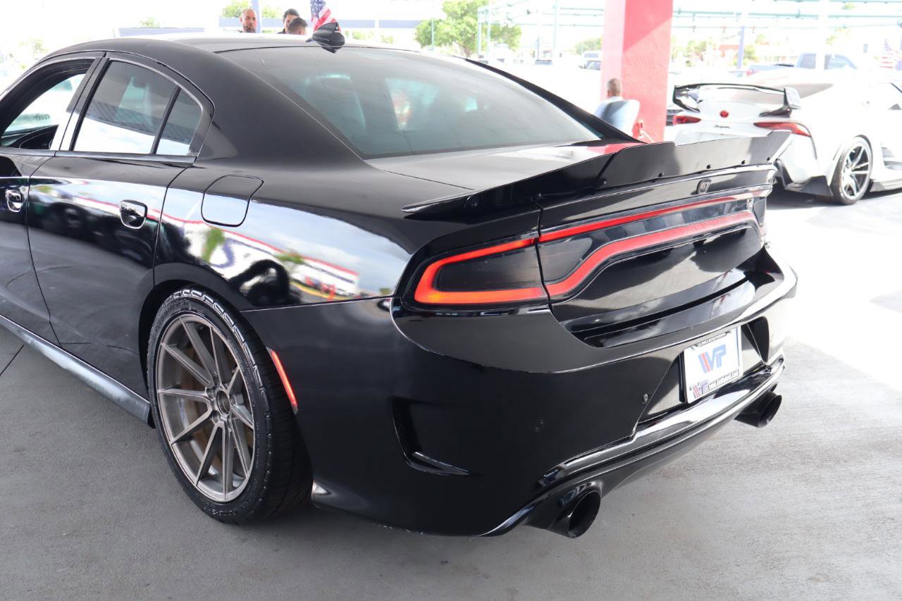 Used 2016 Dodge Charger SRT w/ Harman/Kardon Audio Group RWD image 9