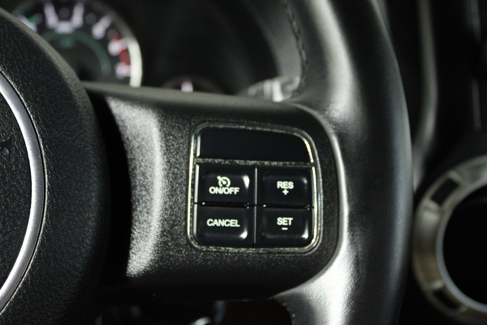 Used 2011 Jeep Wrangler Unlimited Sahara w/ Connectivity Group AWD/4WD image 13