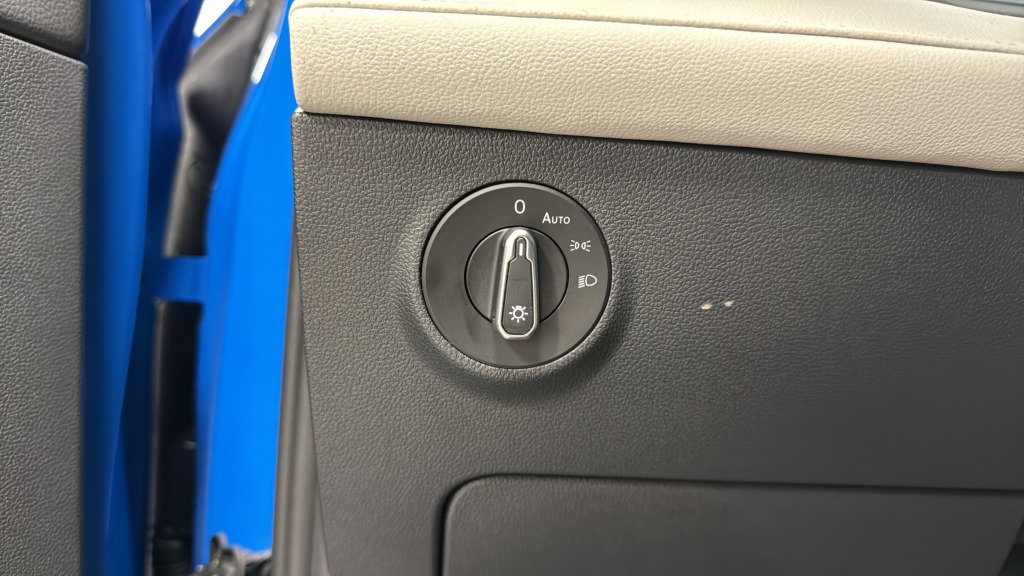 Certified 2025 Volkswagen Taos SEL AWD/4WD image 21