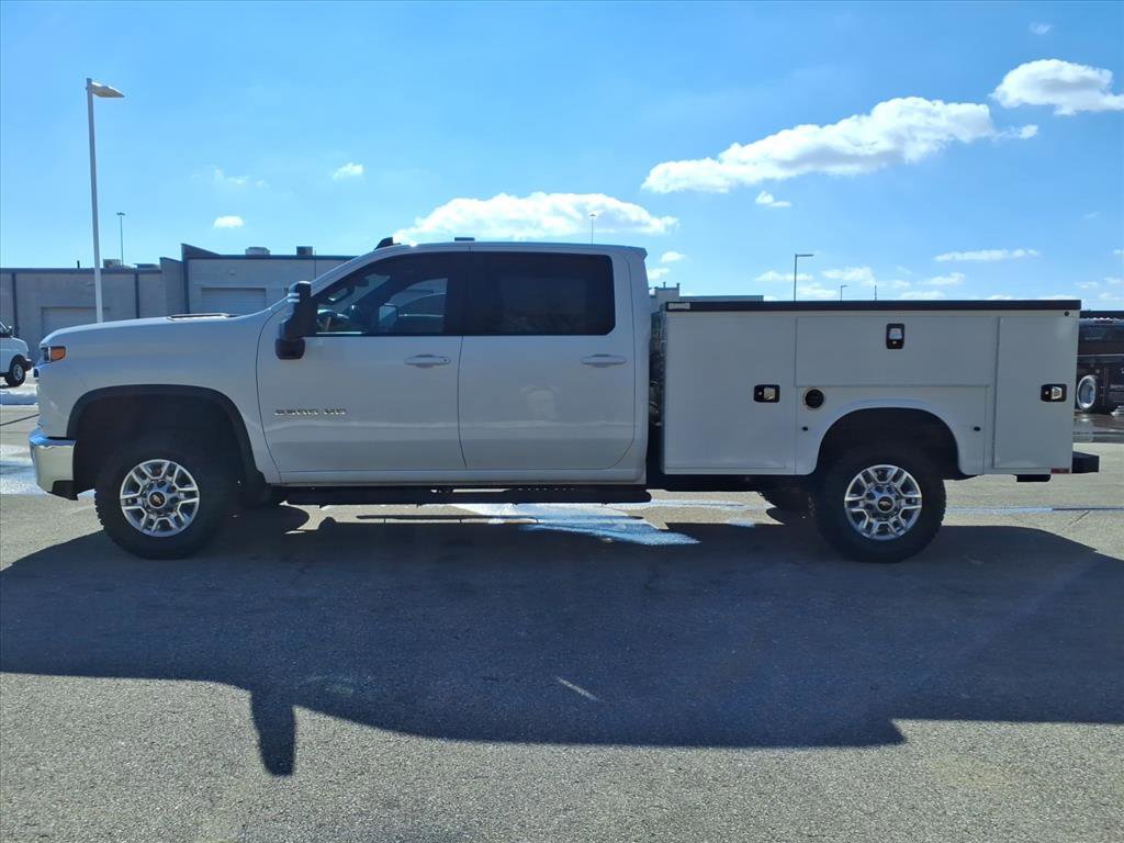 Used 2023 Chevrolet Silverado 2500 LT w/ Snow Plow Prep/Camper Package image 4