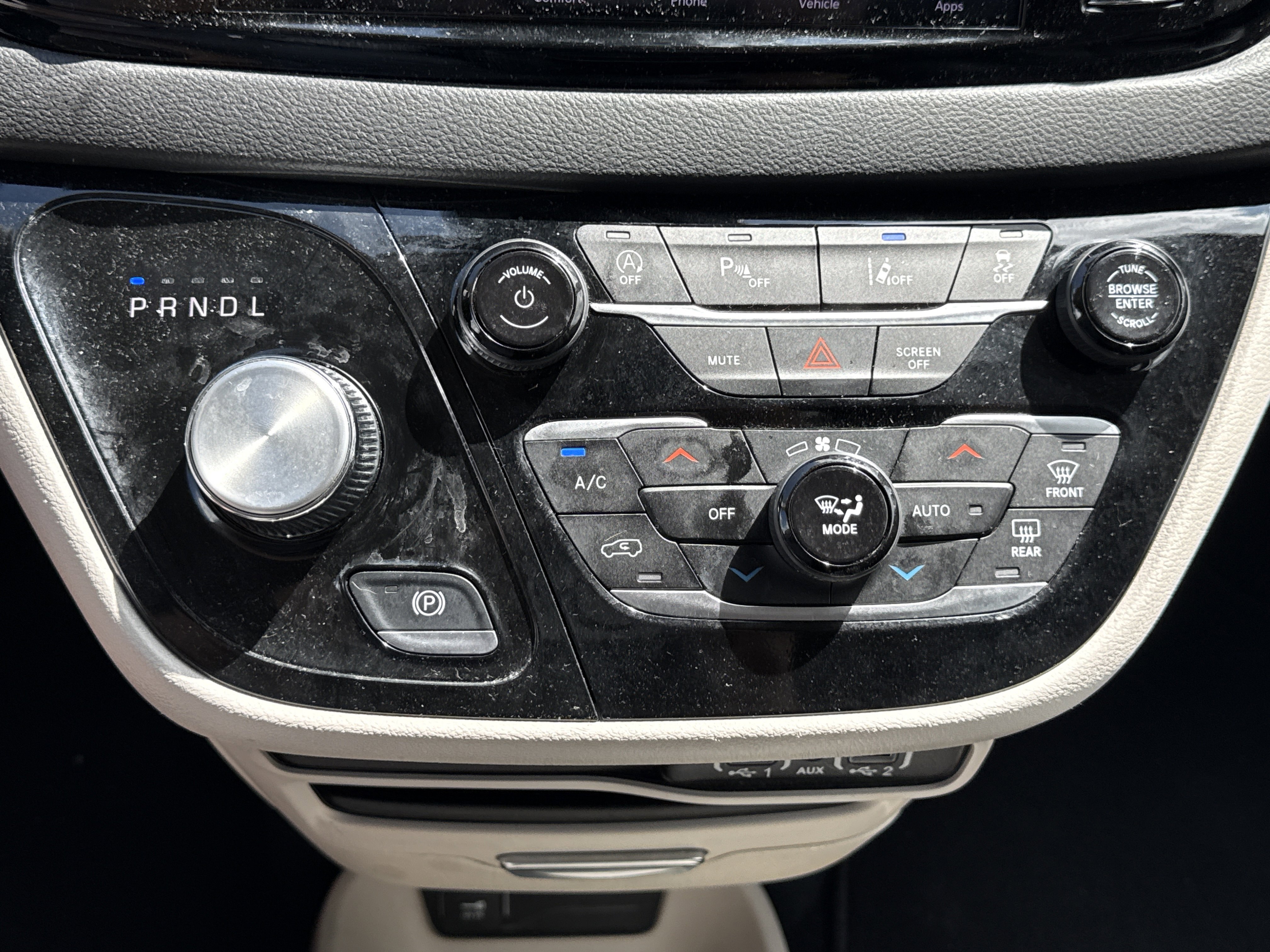 Used 2024 Chrysler Pacifica Touring-L image 23