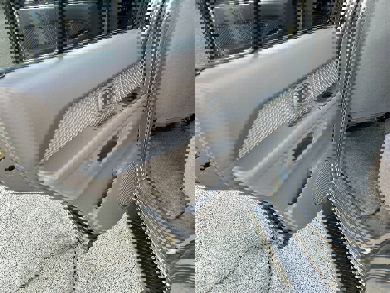 Used 2004 Nissan Pathfinder SE image 22