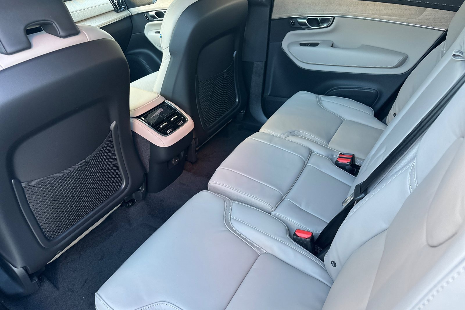 New 2026 Volvo XC90 B6 Ultra image 4