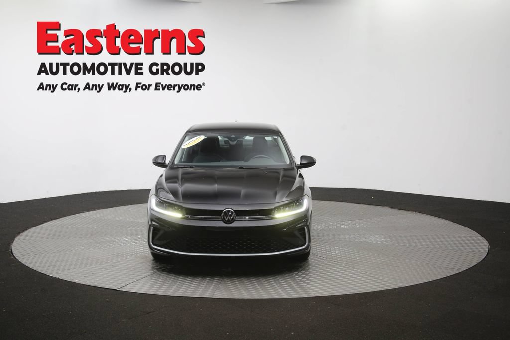 Used 2025 Volkswagen Jetta SE FWD image 51