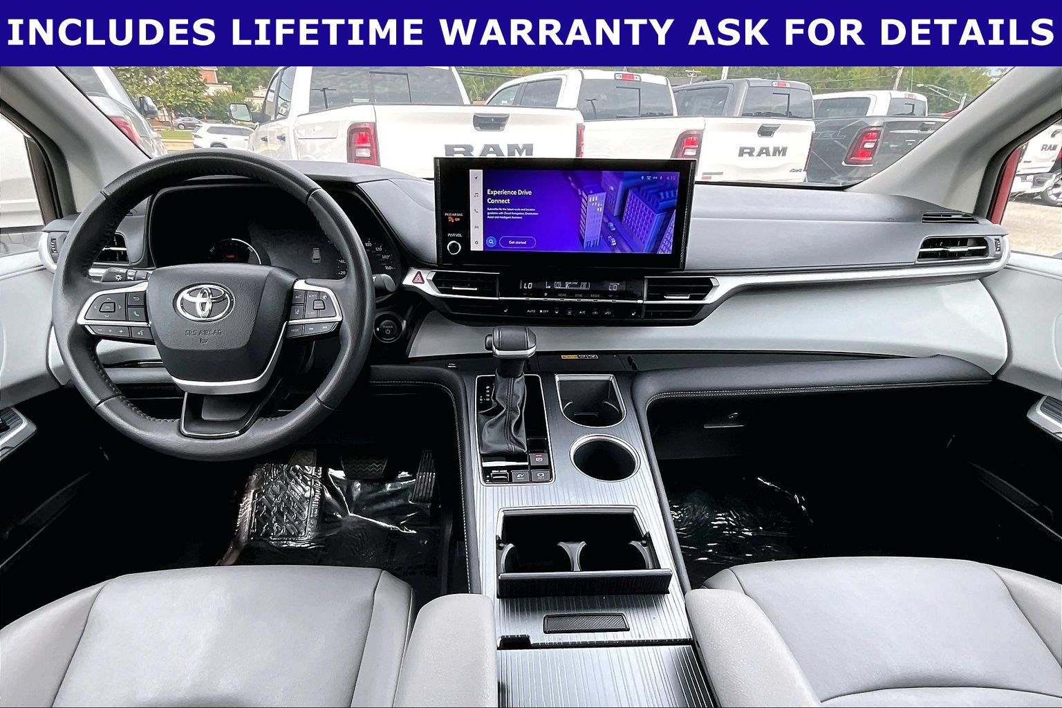 Used 2025 Toyota Sienna XLE FWD image 12