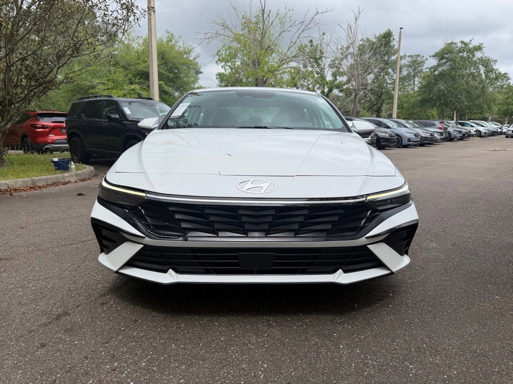 Used 2025 Hyundai Elantra SEL FWD image 2