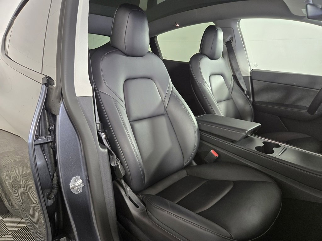 Used 2022 Tesla Model Y Long Range image 28