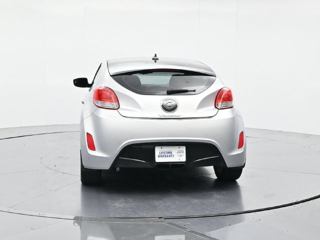 Used 2017 Hyundai Veloster Value Edition FWD image 8