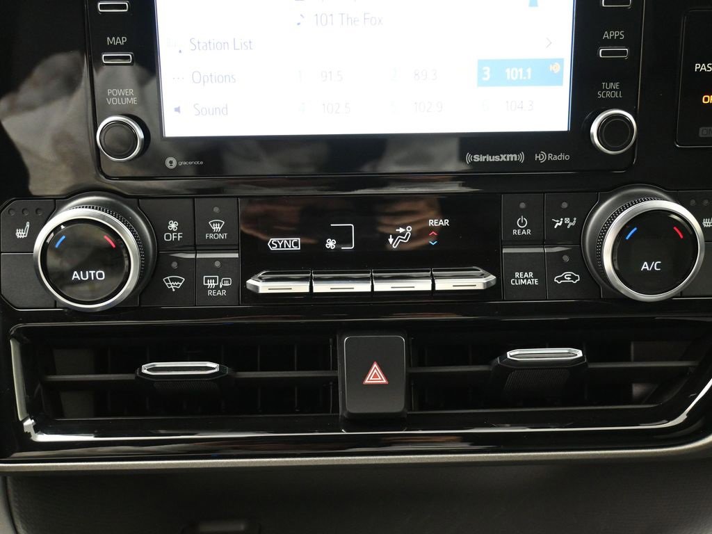 Used 2021 Toyota Highlander XLE image 22